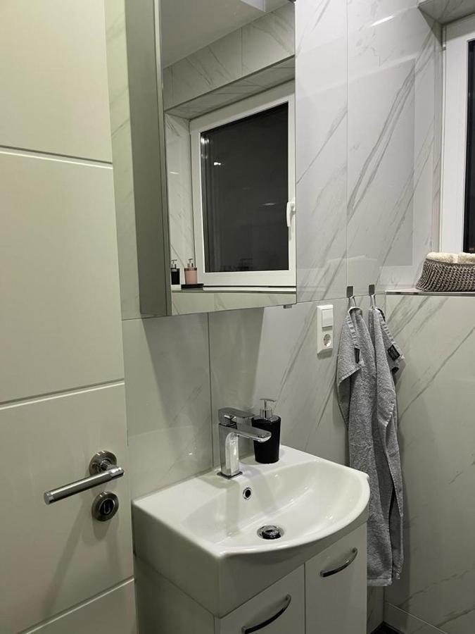 2 Zimmer Wohnung Zur Taegliche Miete Хехинген Экстерьер фото