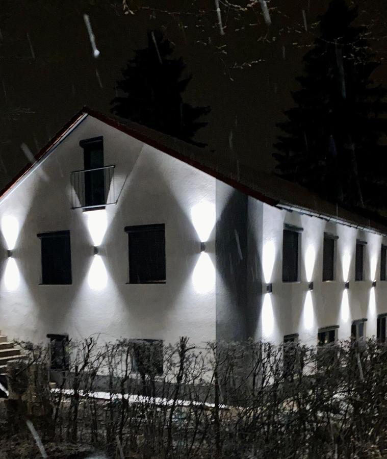 2 Zimmer Wohnung Zur Taegliche Miete Хехинген Экстерьер фото